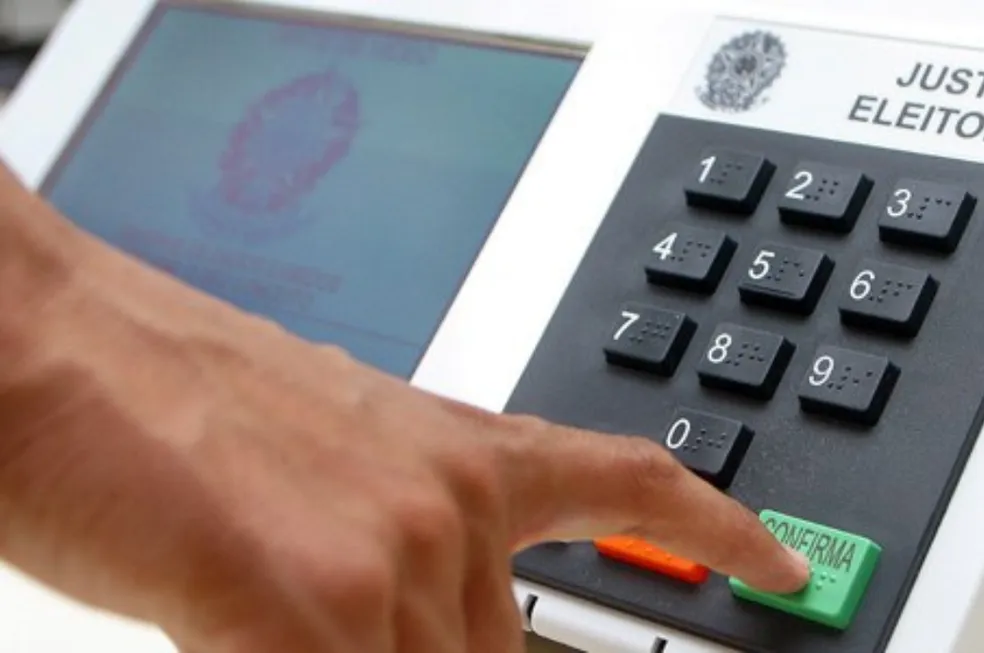 Investimentos em ano eleitoral: sua carteira não precisa votar